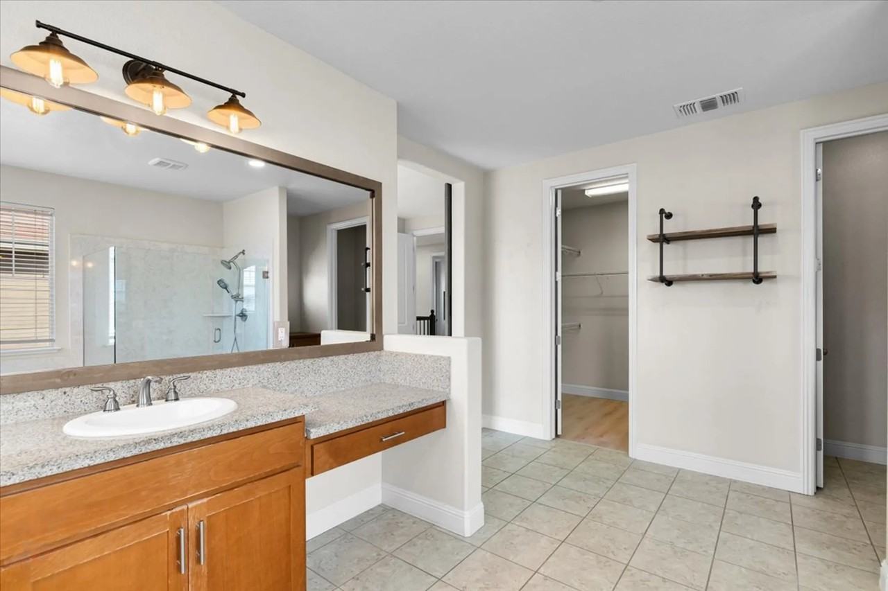 2148 Hilda Way - Photo 3 of 47