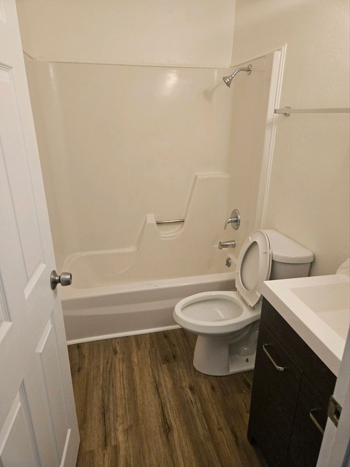 SLICK ROCK APARTMENTS - Photo 5 of 9