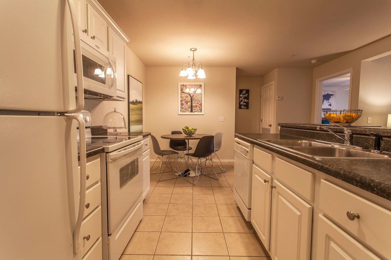 acar-The Carlyle Apartment Homes - Photo 6 of 11