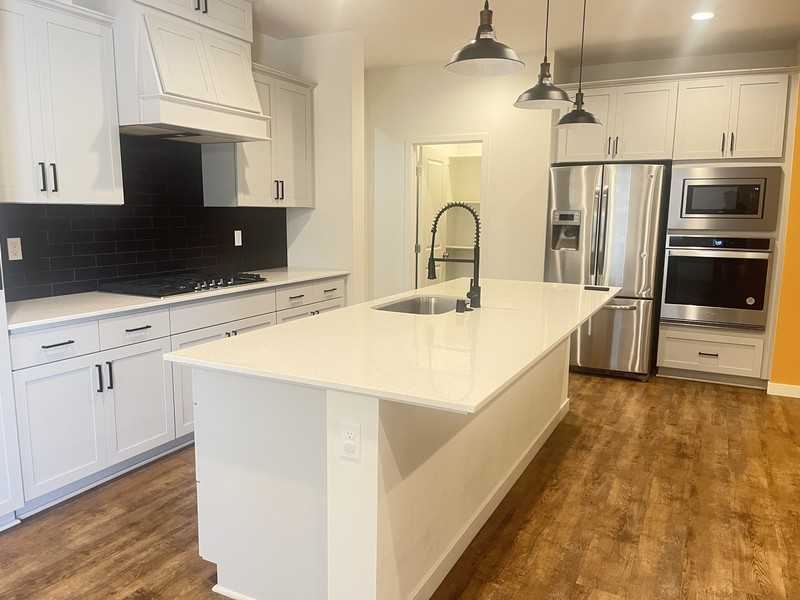 7618 Emerald Green Ave - Photo 2 of 10