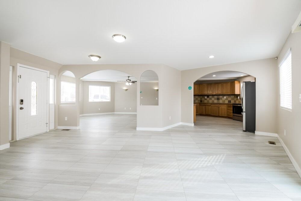 6504 E Asbury Ave - Photo 6 of 17