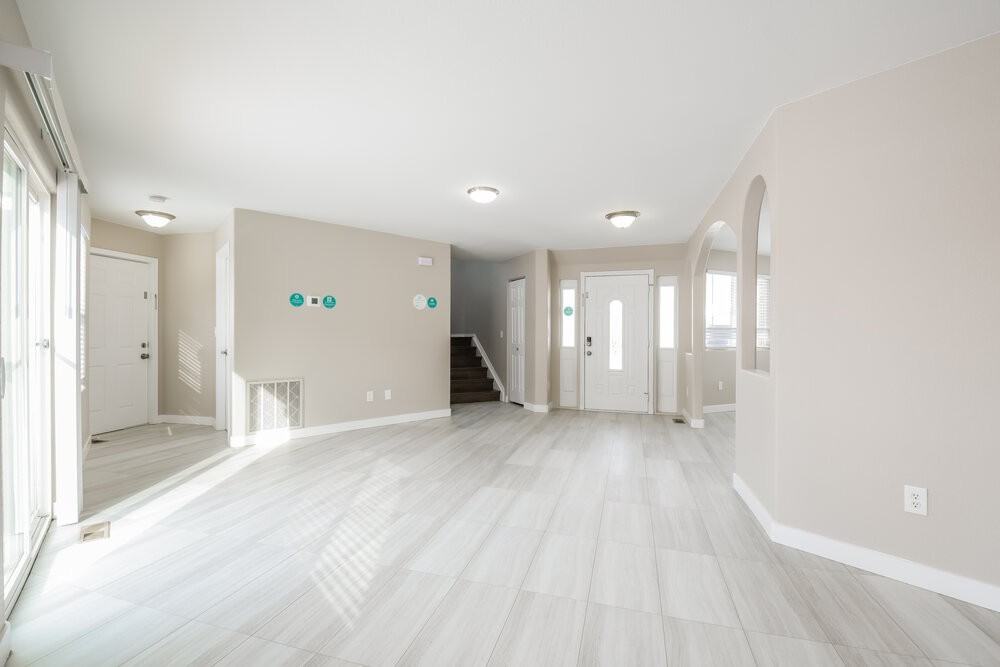 6504 E Asbury Ave - Photo 7 of 17