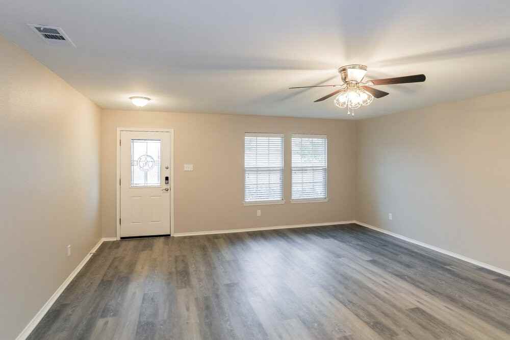 516 Silver Leaf Dr - Photo 3 of 16