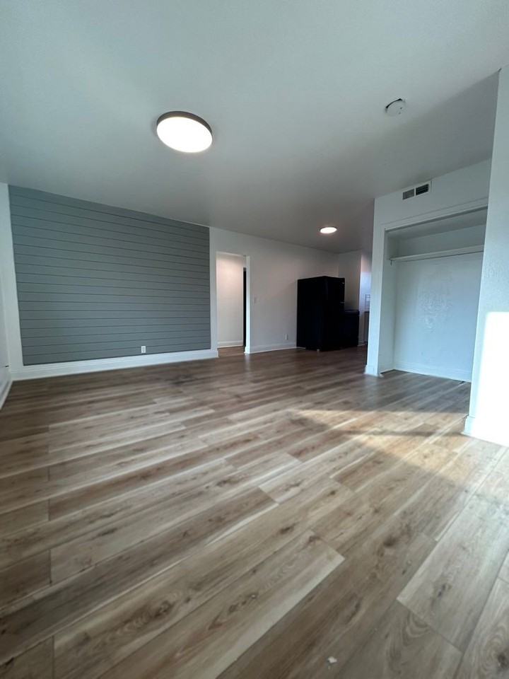 203 Parkview Blvd - Photo 2 of 8