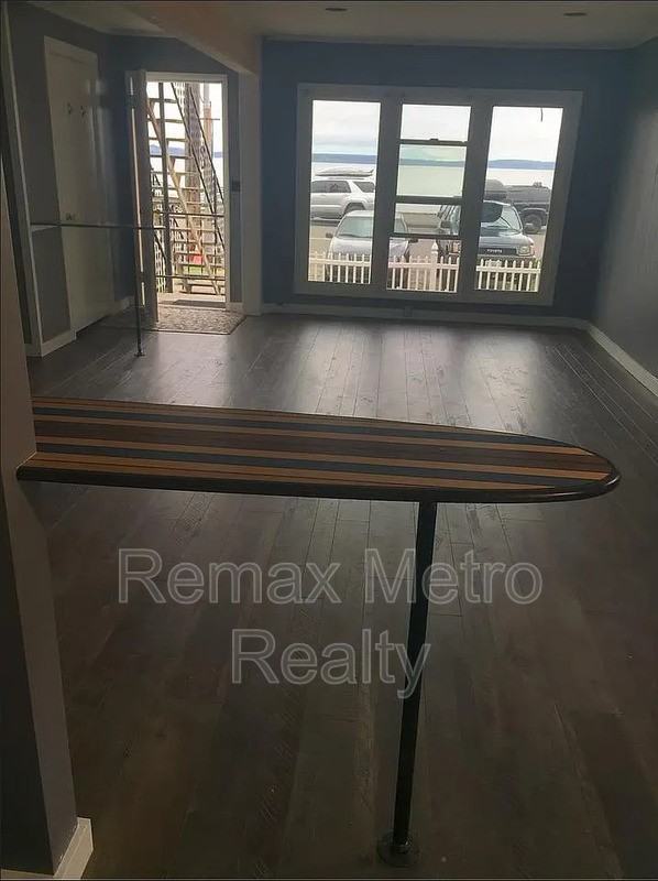 2132 Alki Ave Sw #B - Photo 2 of 9