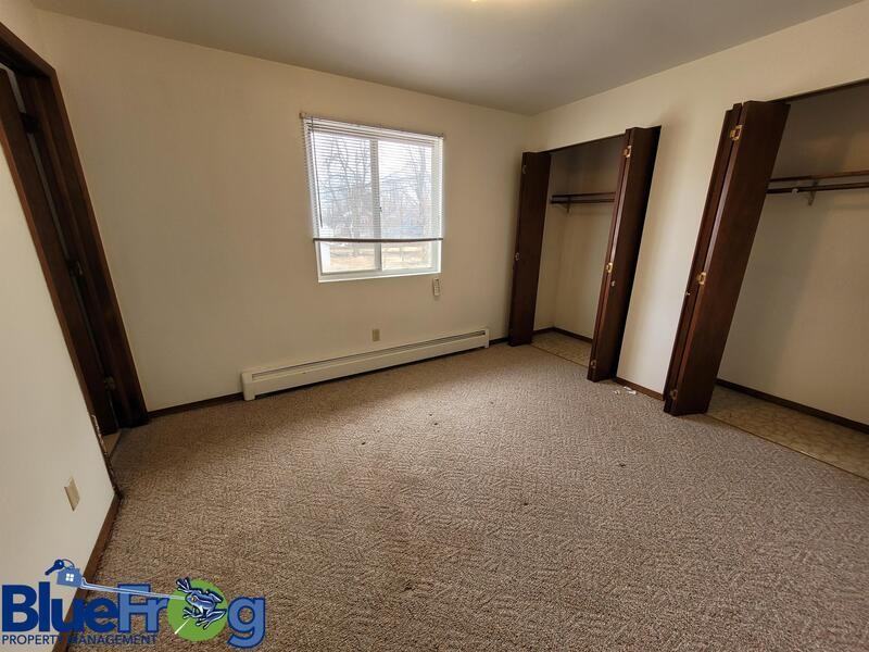 1142 E Walnut St - Photo 6 of 7