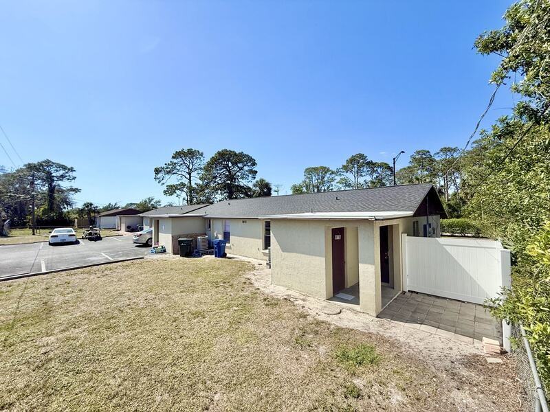 7071 Bee Ridge Rd - Photo 3 of 27