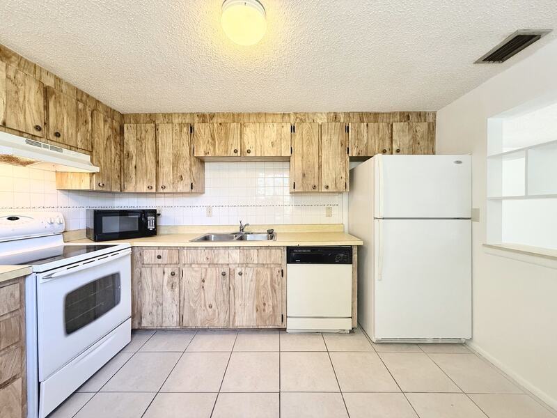 7071 Bee Ridge Rd - Photo 5 of 28