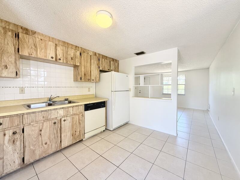 7071 Bee Ridge Rd - Photo 7 of 28