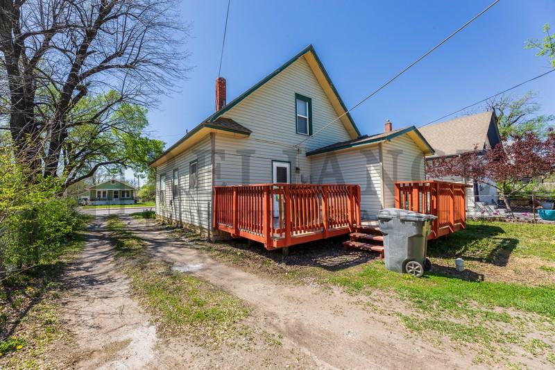 2422 W Maple St - Photo 2 of 18