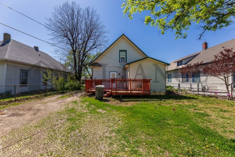 2422 W Maple St - Photo 3 of 18