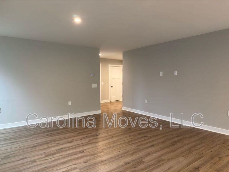102 Stockland Trl - Photo 4 of 16