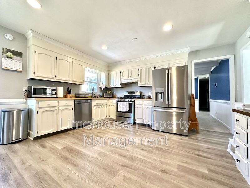 704 Mildenhall Dr - Photo 3 of 14