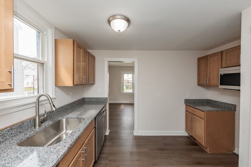 21870 Ball Ave - Photo 3 of 10