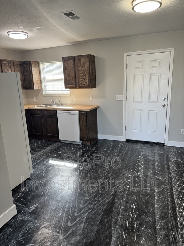 118 Village Pl - Photo 2 of 12