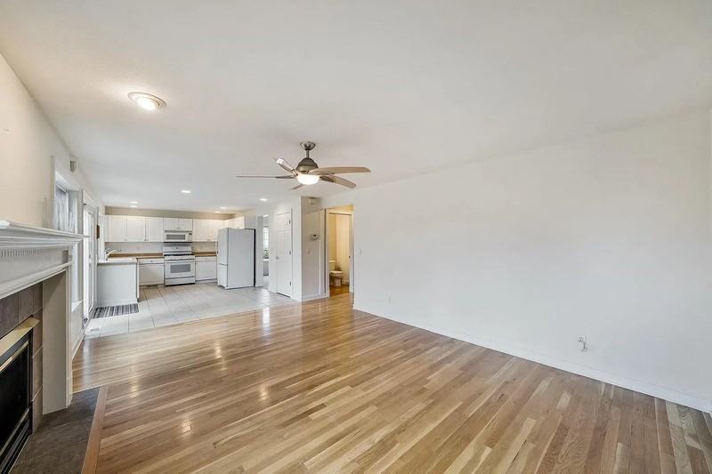 5121 Perry Dr Se - Photo 3 of 16