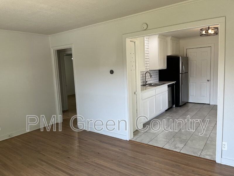 4326 S Owasso Ave - Photo 4 of 15