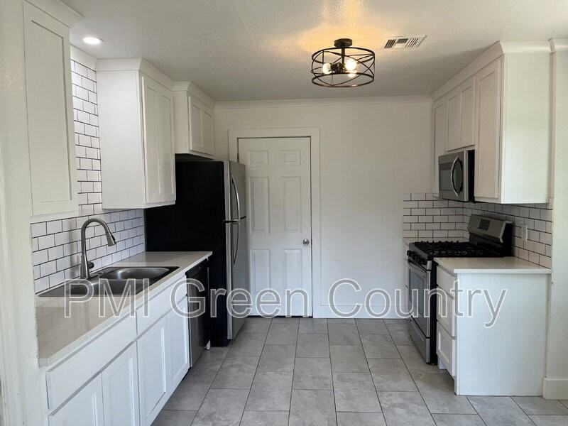 4326 S Owasso Ave - Photo 6 of 15