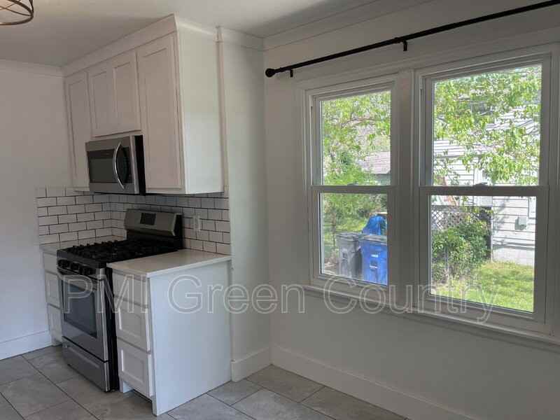 4326 S Owasso Ave - Photo 7 of 15