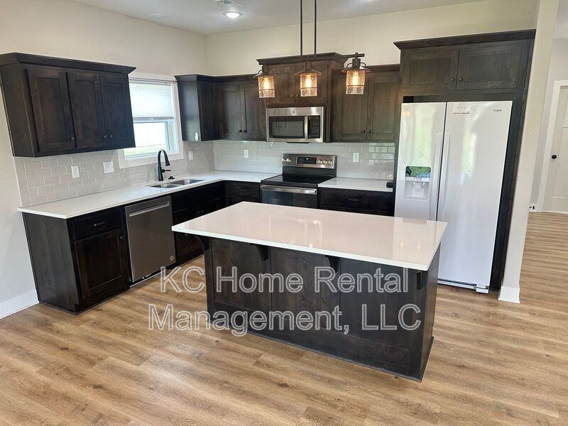 10 Howard Cir - Photo 2 of 36