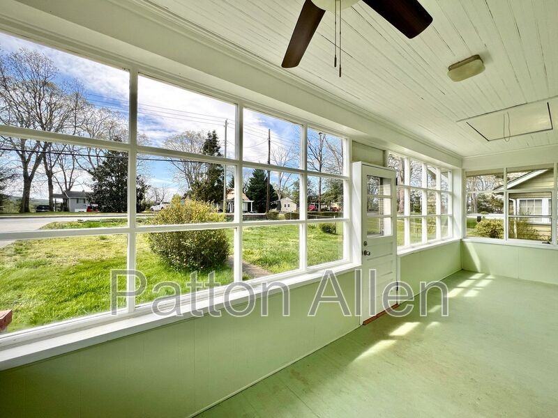 702 Fairview Rd - Photo 2 of 35