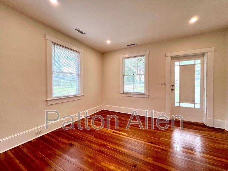 702 Fairview Rd - Photo 4 of 35