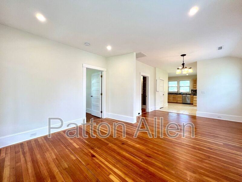 702 Fairview Rd - Photo 5 of 35