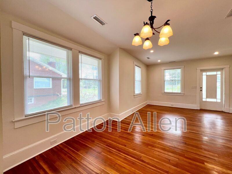 702 Fairview Rd - Photo 7 of 35