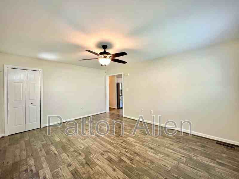 313 Westover Dr - Photo 5 of 35