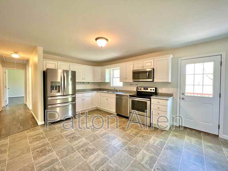 313 Westover Dr - Photo 7 of 35