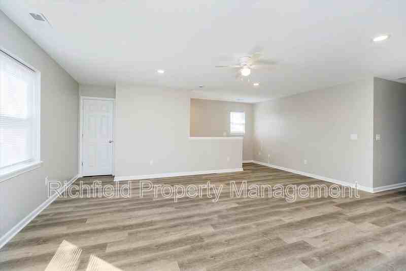 2534 Columbia Ave - Photo 2 of 32