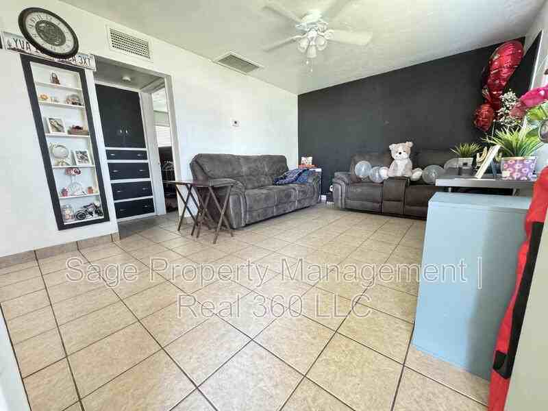 446 S Bellview - Photo 2 of 11