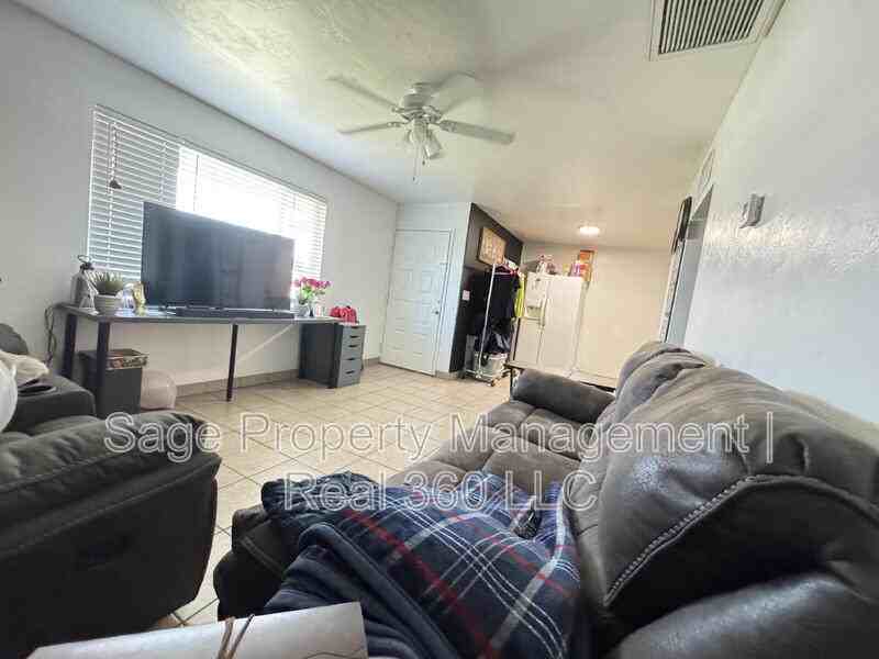 446 S Bellview - Photo 3 of 11