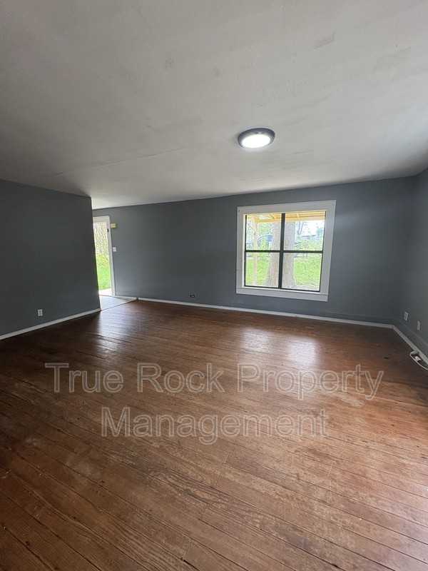 302 S Portland - Photo 3 of 15