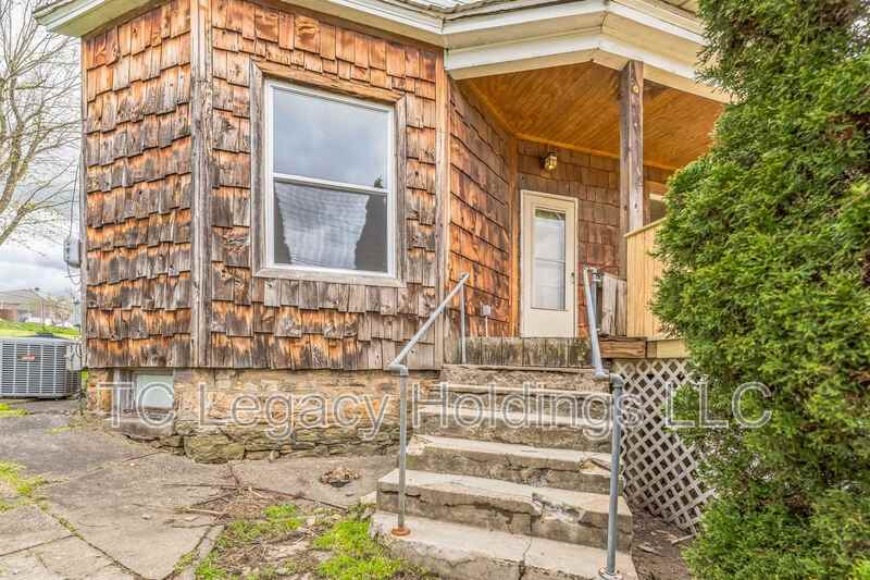 1502 W Virginia Ave - Photo 2 of 30