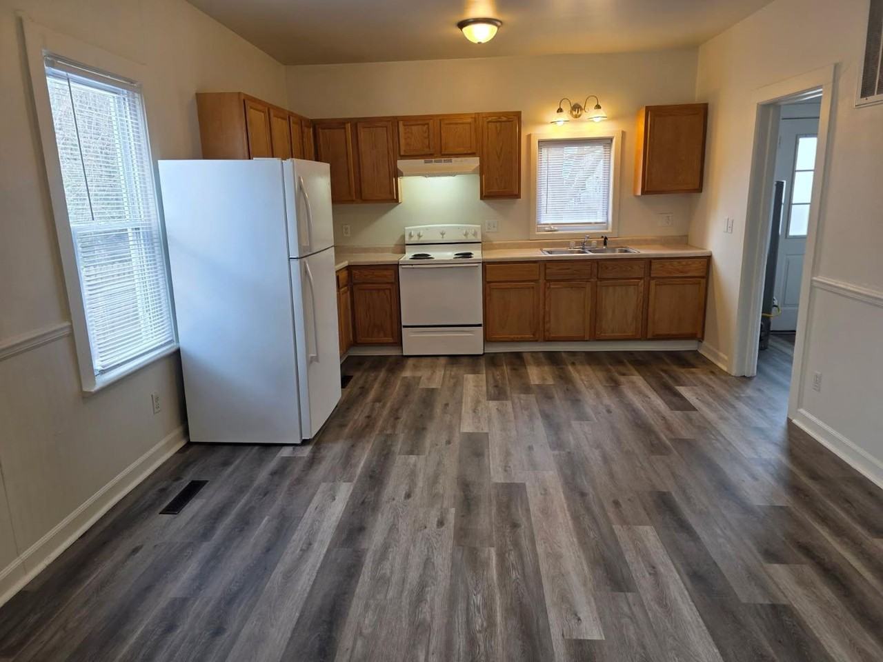 1011 Shawano Ave - Photo 4 of 19