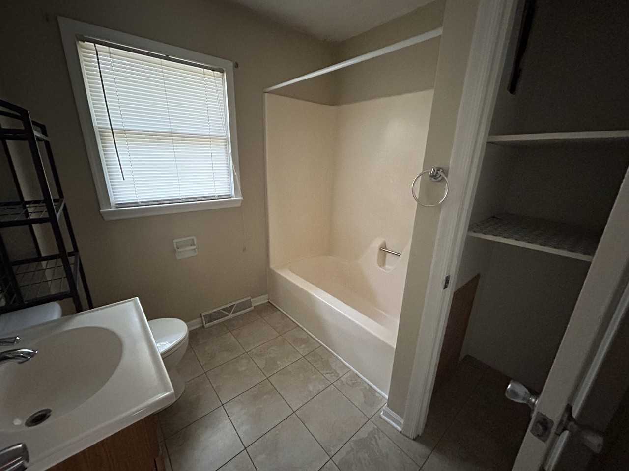 1122 Rolling Hill Drive - Photo 3 of 17