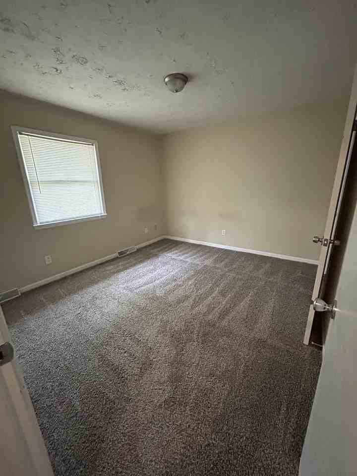 1122 Rolling Hill Drive - Photo 4 of 17