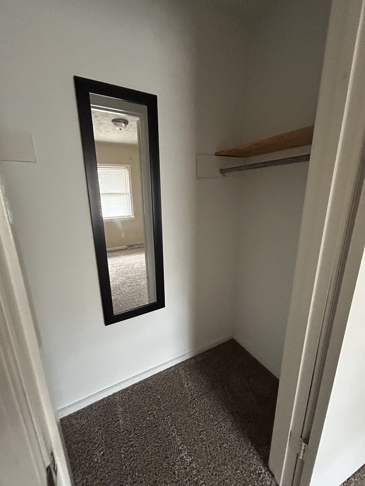 1122 Rolling Hill Drive - Photo 6 of 17