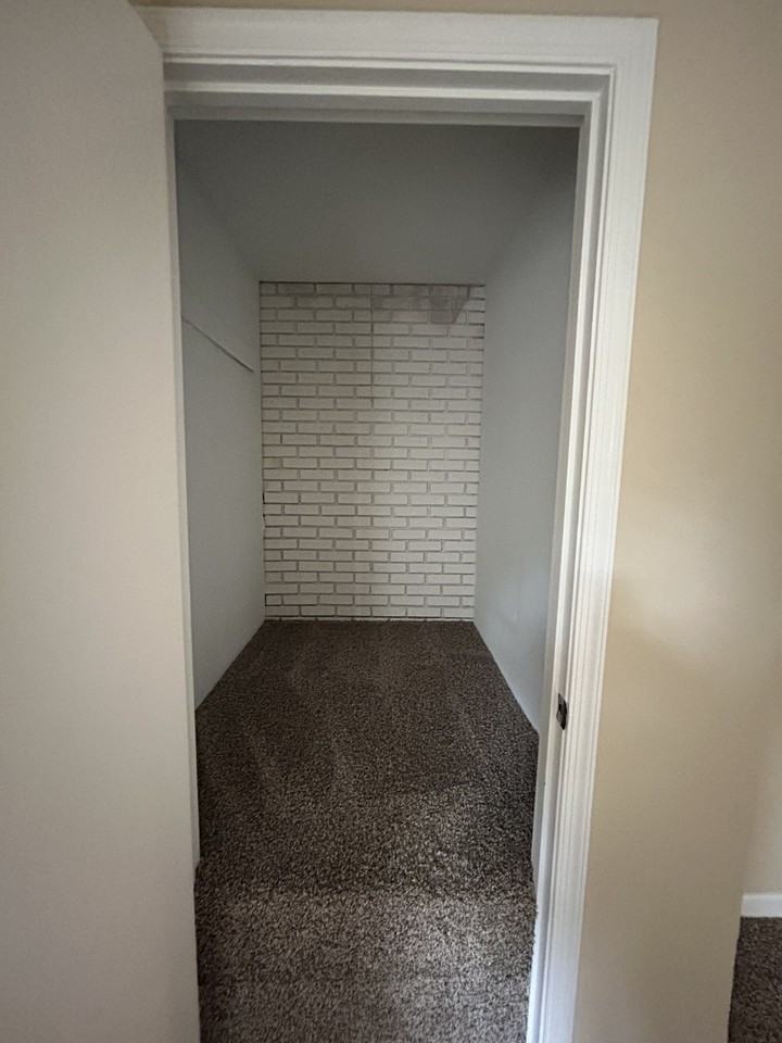 1122 Rolling Hill Drive - Photo 7 of 17