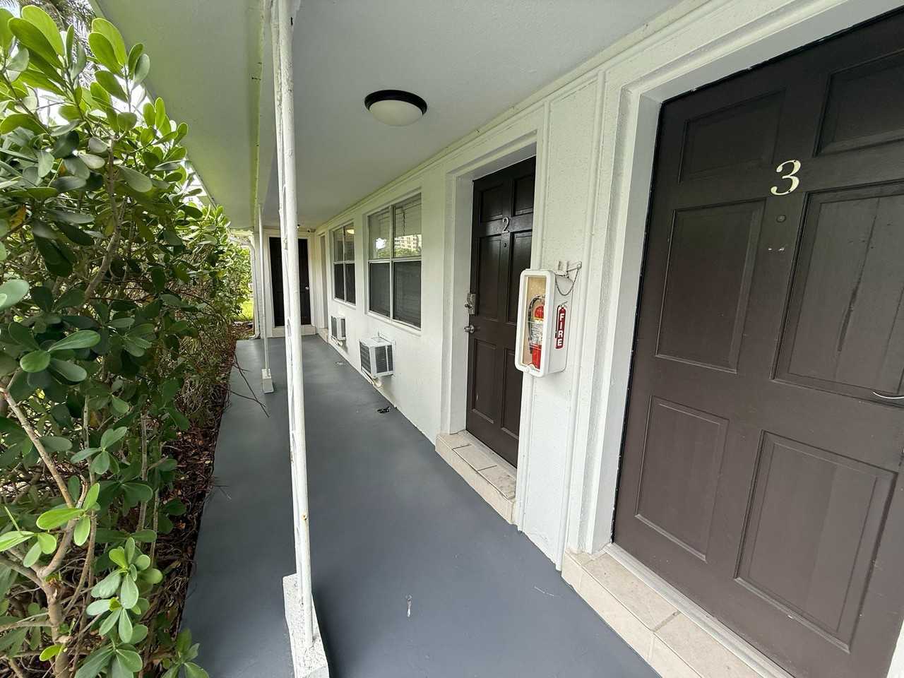 421 Sunset Drive - Photo 2 of 22