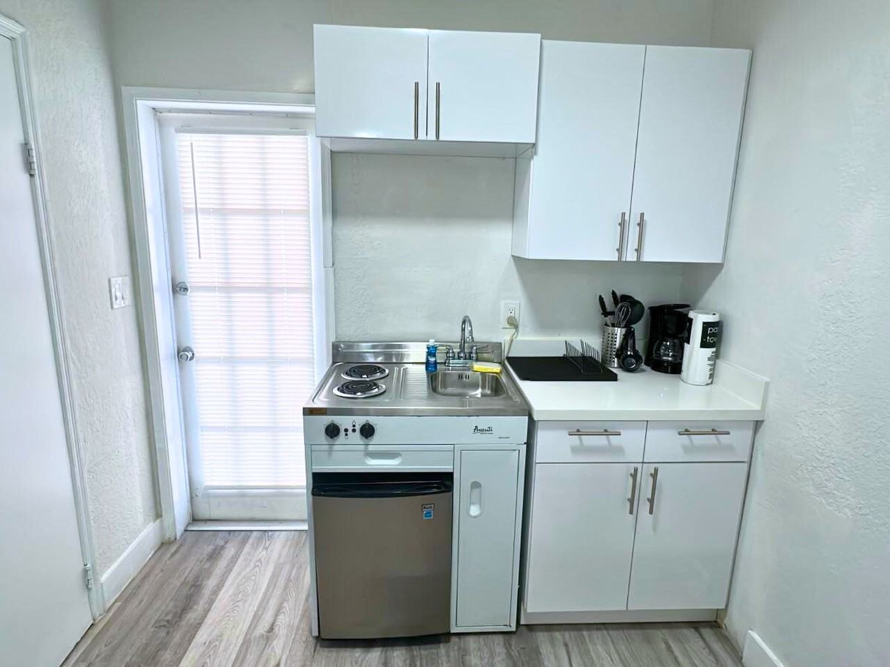 421 Sunset Drive - Photo 7 of 22