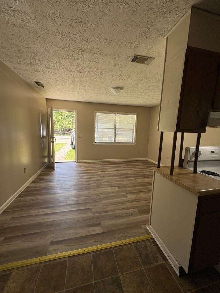 J-Estates--Collins Apts - Photo 2 of 5