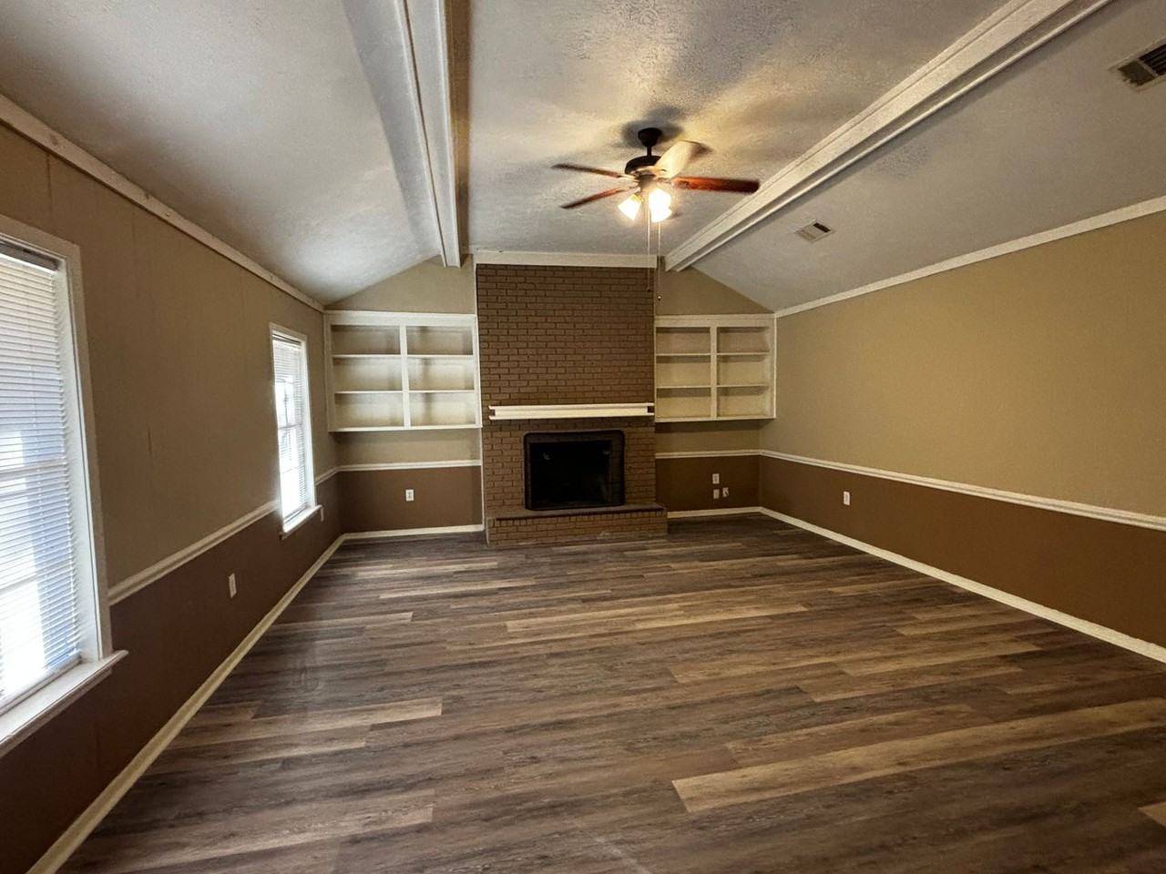 1511 Hawthorne Pl - Photo 3 of 15