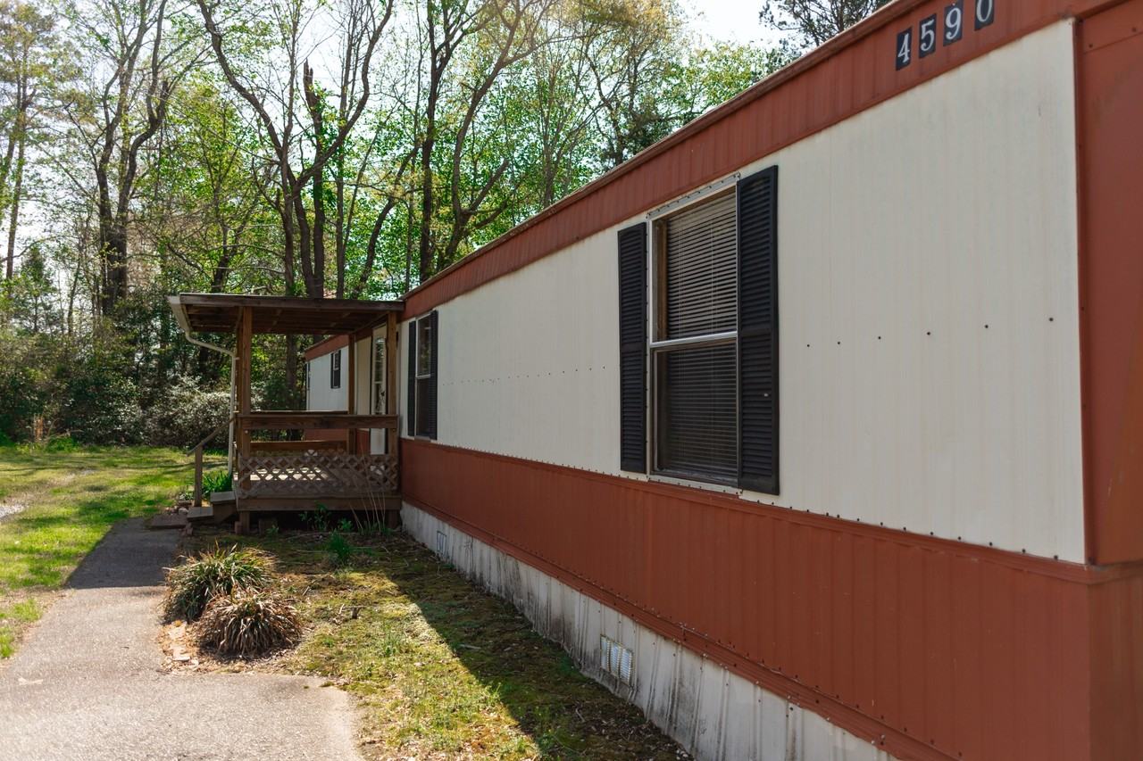 189- 4590 Luke Lane - Photo 2 of 17