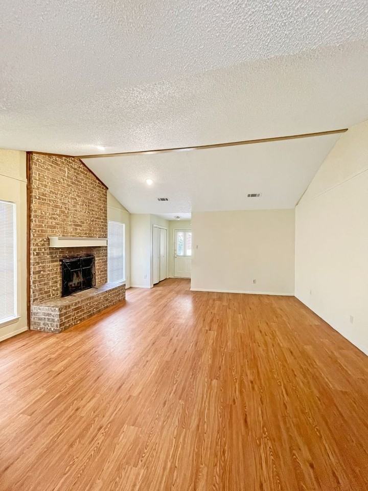 630 Overlook Ct - Photo 3 of 8