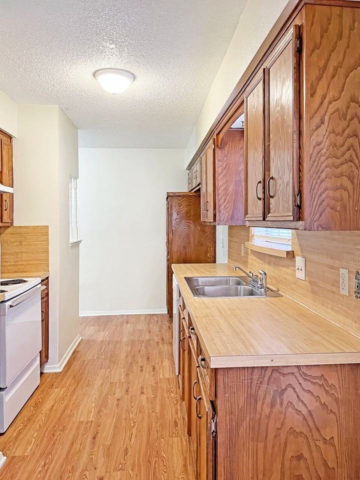 630 Overlook Ct - Photo 4 of 8