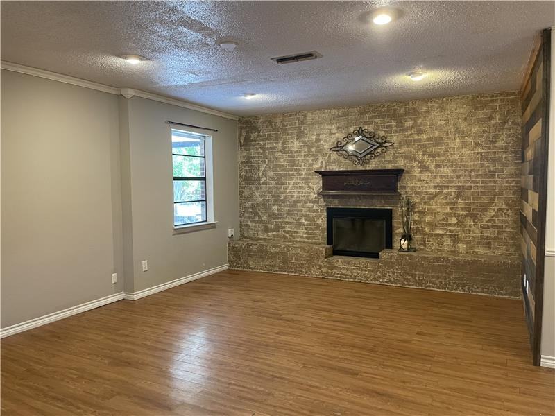 1206 Phyllis Dr - Photo 2 of 21