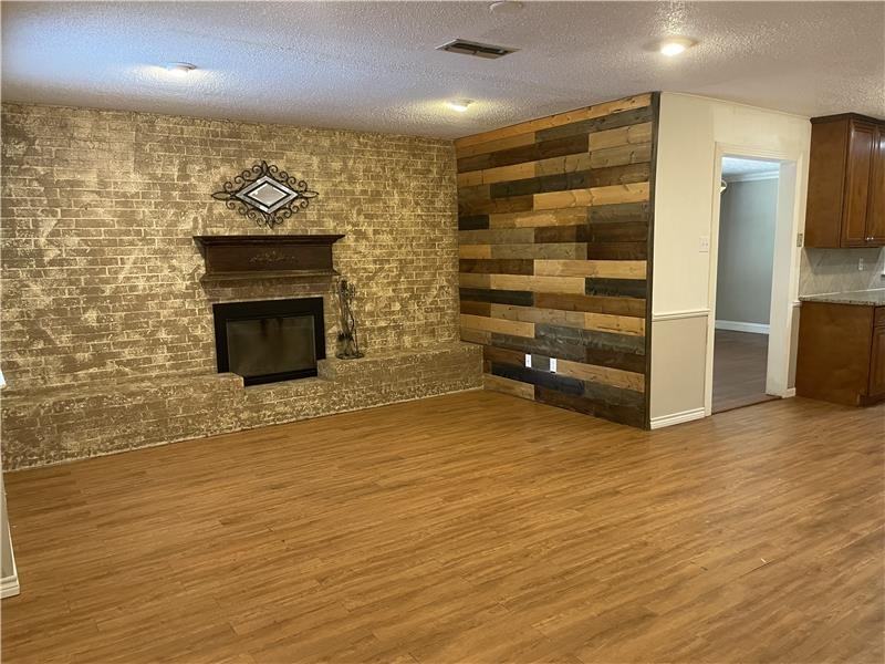 1206 Phyllis Dr - Photo 3 of 21