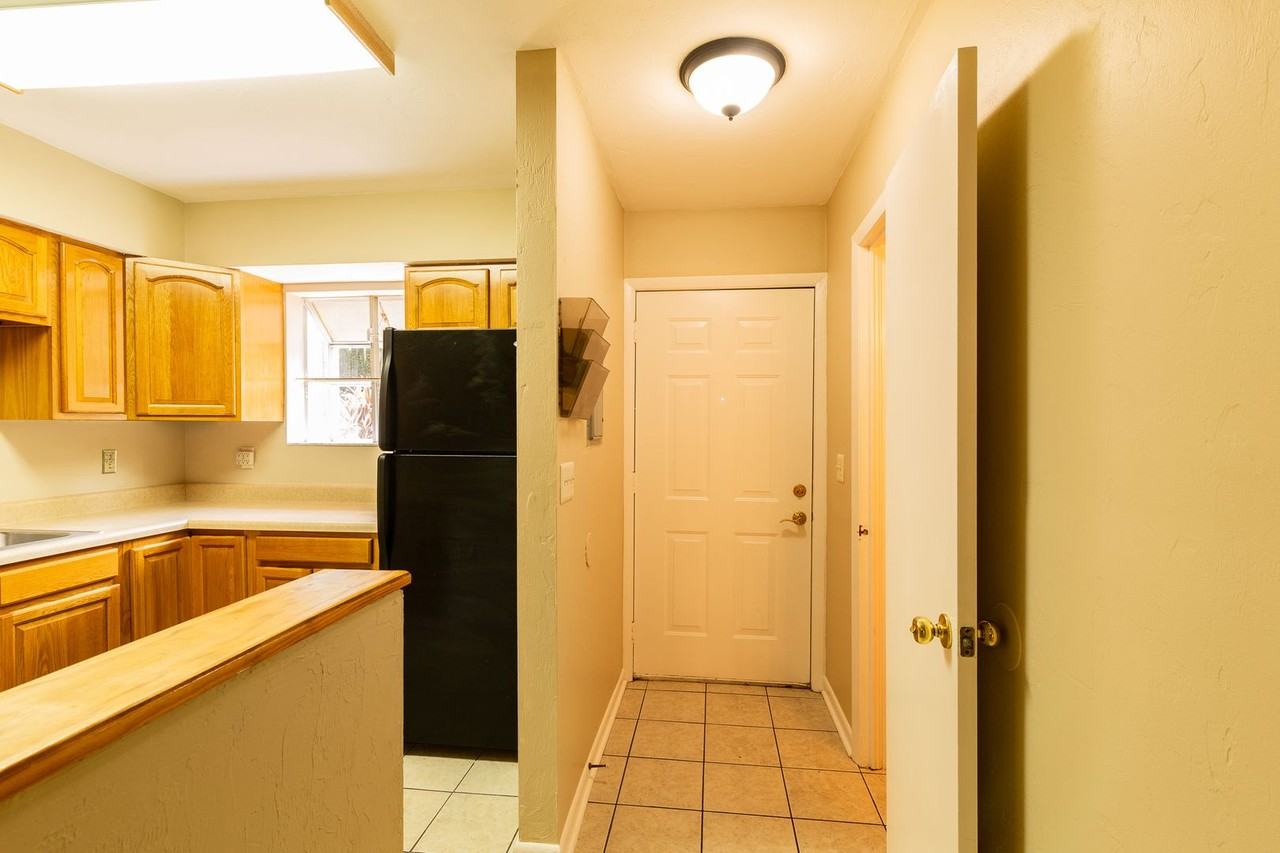 4411 Sw 34th St #702 - Photo 5 of 20